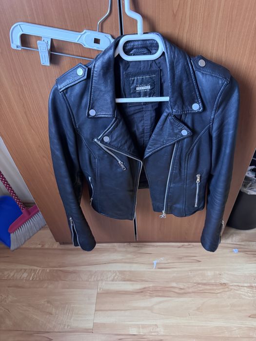 Vand geaca de piele zara marimea xs