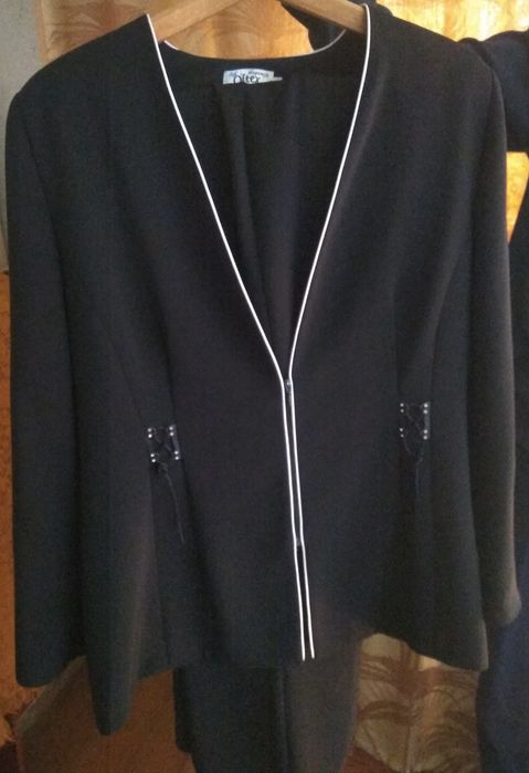 Продам костюм брючный р 50-52