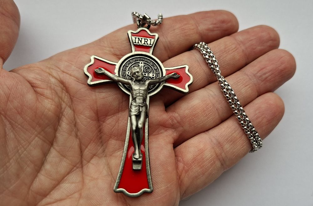 Pandantiv crucifix 7cm / cruce cu lanț.