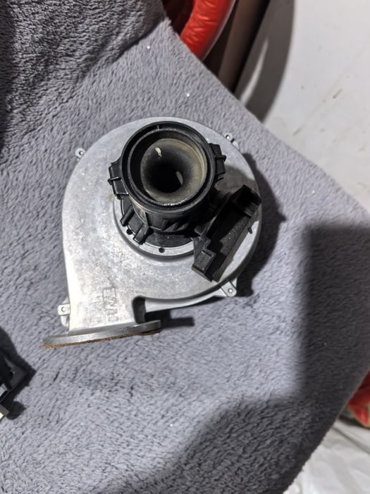 Vând piese centrala termica ariston cares premium