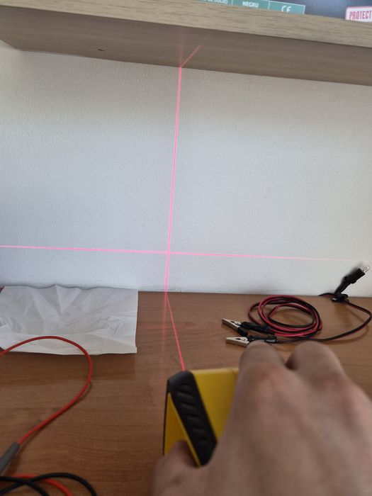 Laser Stanley lumina rosie 2bateri 1.5v AAA