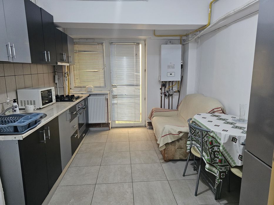 Închiriez apartament cu două camere decomandate ultracentral
