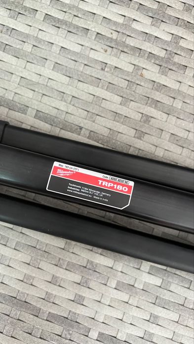 Laser milwaukee L4 CLL cu trepied TRP180