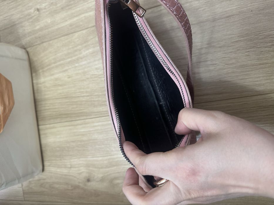 Сумка на плечо розовая