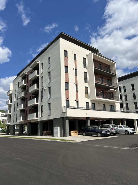Inchiriez apartament cu o camera 43 m, geam la baie si bucatarie separata,loc de parcare sub bloc , zona linistita in bloc nou 2026