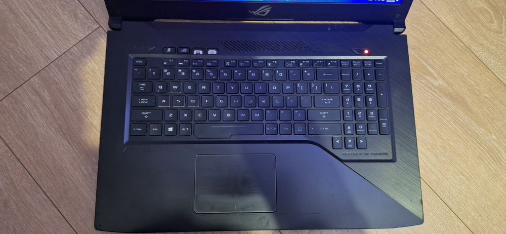 Vând unul sau două laptopuri