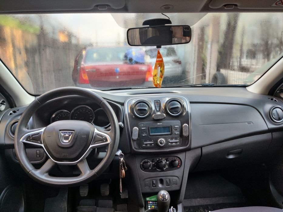 Vând Dacia Logan