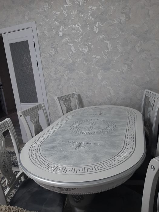 Продам стол 190 на 90 со стульями