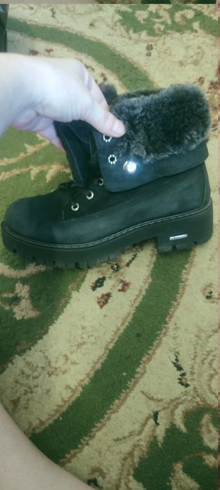 Отдам даром обувь