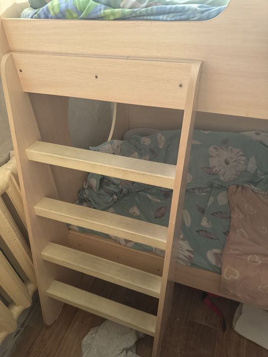 Продам двухярустную кровать.