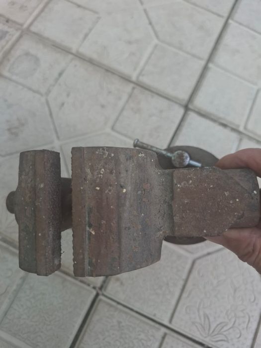 продам советские тиски