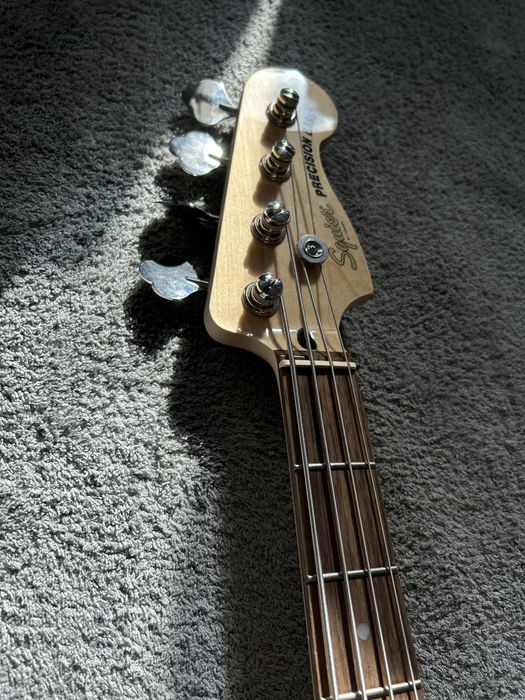 Бас китара Squier