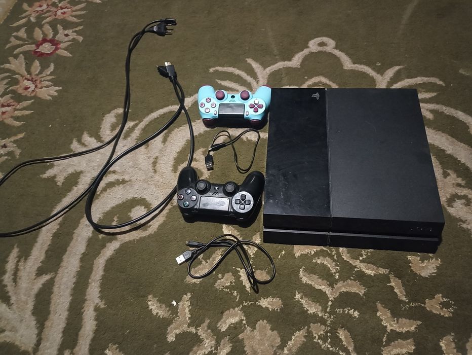 PS4 продаю в хорошем состоянии