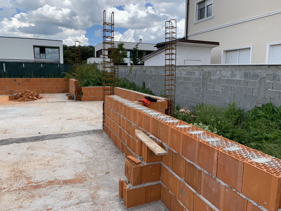 Construim Case la ROȘU/ GRI / CHEIE, Renovam apartamente , Termosistem