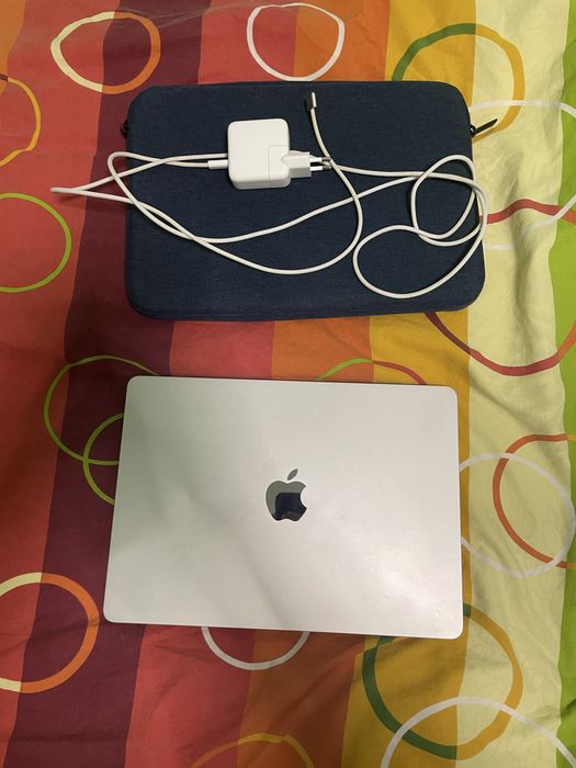 Продавам Apple MacBook Air M2 (2022) – 13.6” | 8GB RAM 256 GB | Отлично състояние