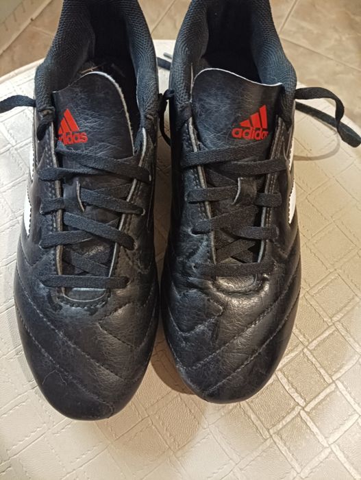 Футболни бутонки