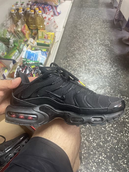 Маратонки NIKE…………………