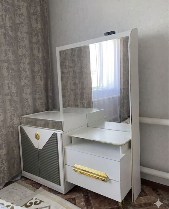 Тумба и туалетная столик