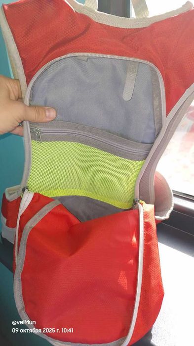 Продам новый велорюкзак красного цвета