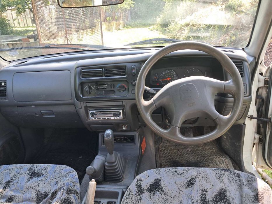 Mitsubishi L200 2.5 TDI - десен волан