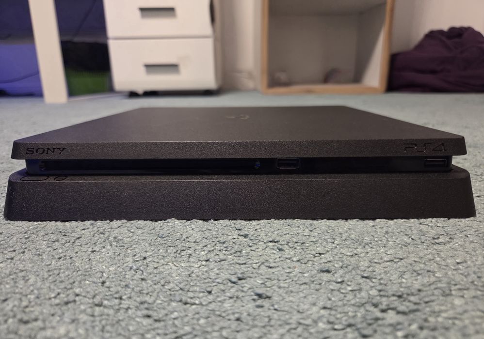 Ps 4 (playstation 4) slim
