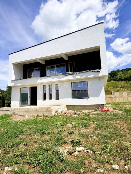 Casă nouă cu arhitectură mediteraneană | Semifinisată | 150 mp utili