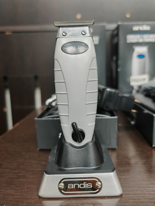 Mașini de tuns Andis T-otliner fără fir
CORDLESS T-OUTLINER 
LITHIUM-I