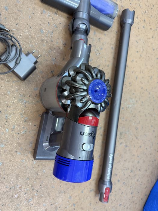 Aspirator Vertical fara fir Dyson V8 Parquet