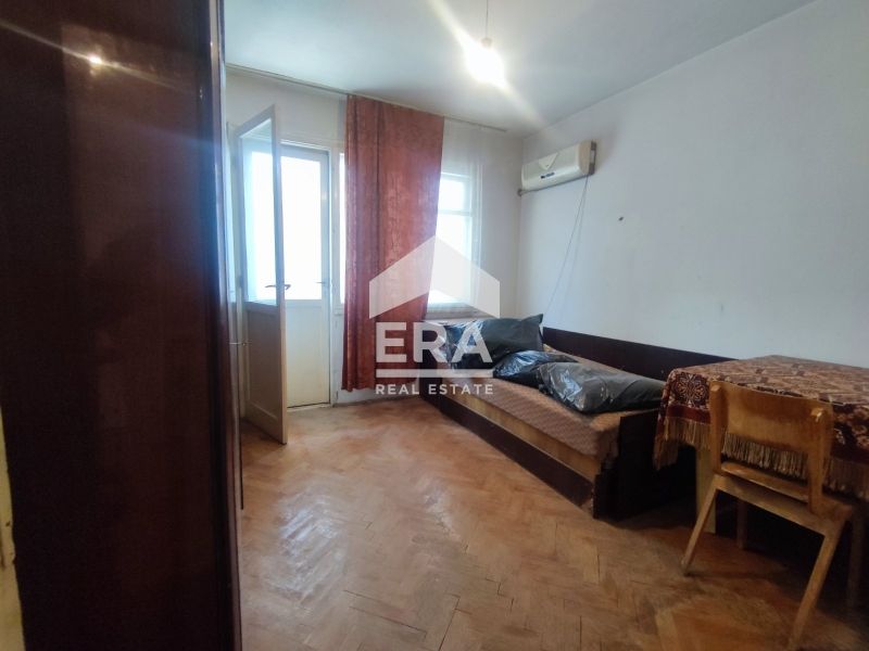 Продава се тристаен апартамент в кв. Училищни, Хасково!