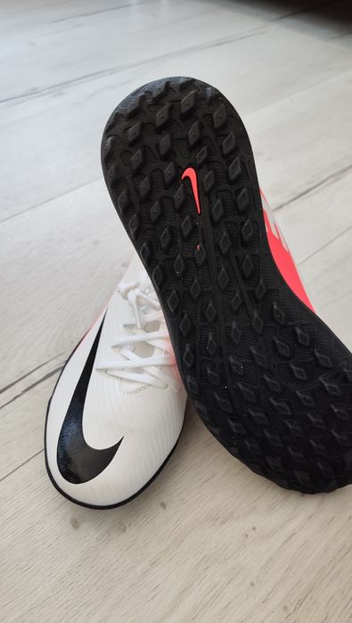 Футболни обувки Nike Adidas