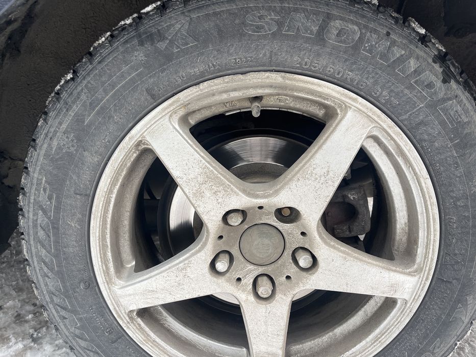 Диск с зимней резиной р16