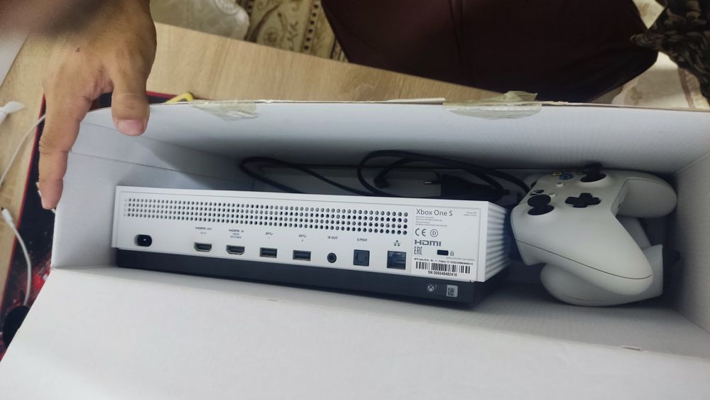 XBOX ONE S 1ТБ 130 000 тг