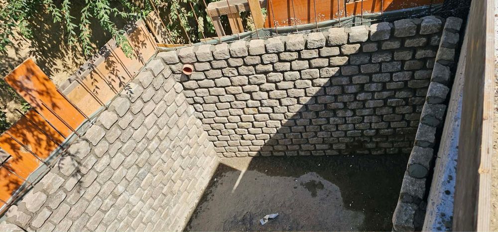 Piatra cubica de granit