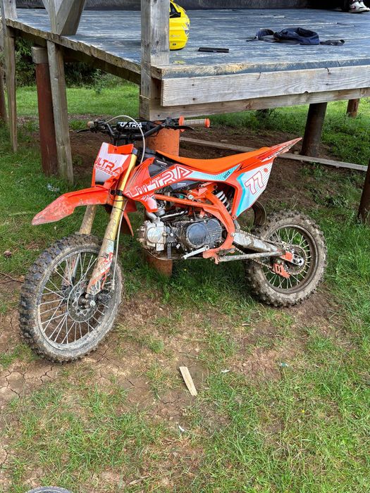 Vând motocicleta Ultra125cc