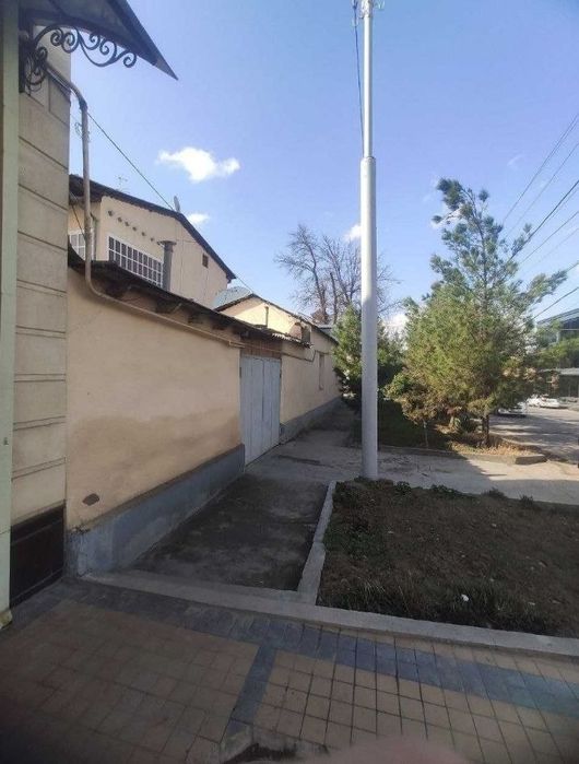 Продается земля на Ракат махалля 1 линия фасад 22/20.
