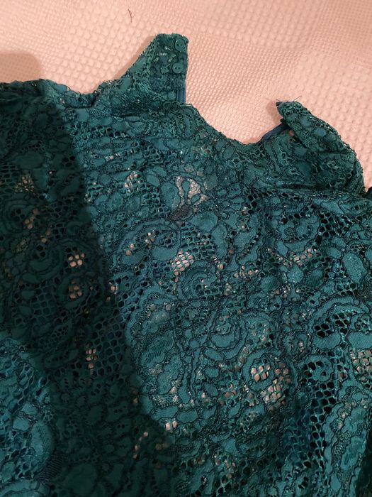 Тъмнозелена дантелена рокля - HM