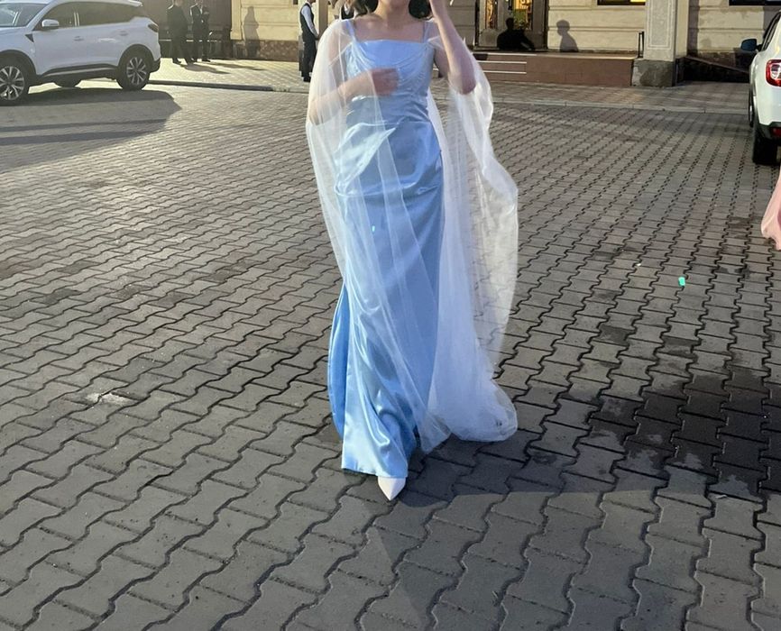 Продам вечерний  платье Есть Каспий  RED