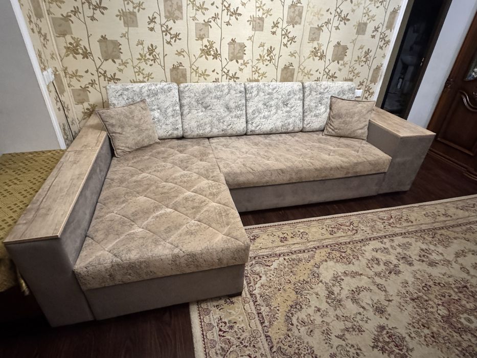 Продается диван для гостинной