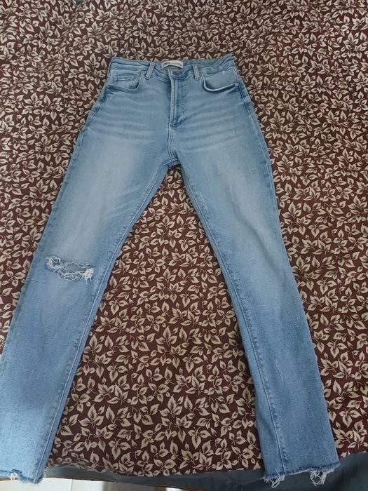 Много дънки на Зара