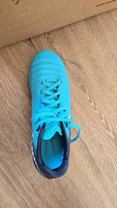 Нови оригинални бутонки и стоножки