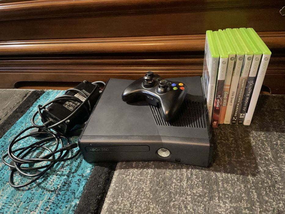Xbox 360 Slim (250 GB)
