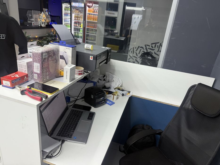 продам стол с подсветкой срочно