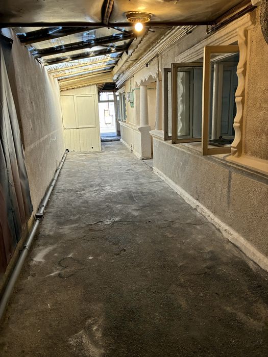 Casă de vanzare la curte