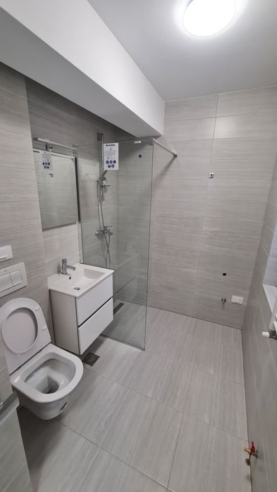 Închiriez garsoniera în bloc nou