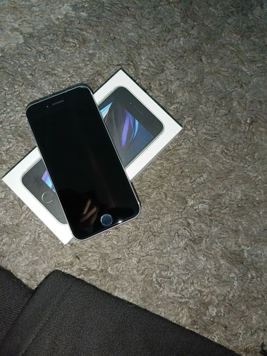 Продам Iphone se 2020