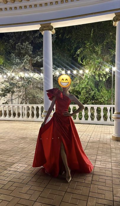 Платье вечернее в хорошем состоянии