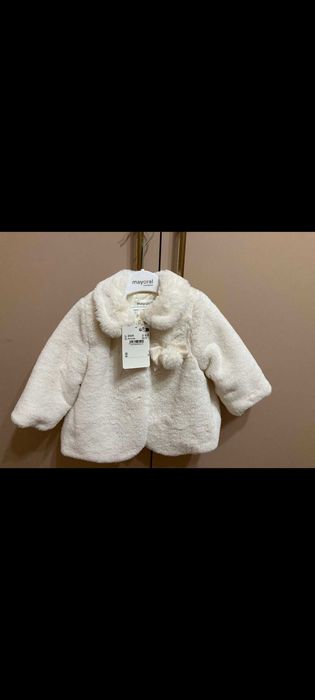 Продавам детско палто на Mayoral
