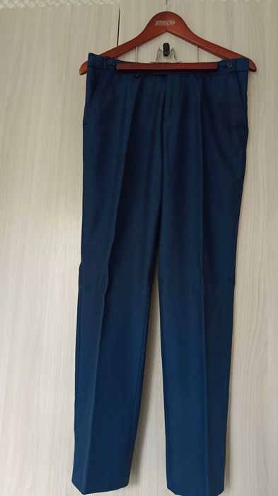 Продам школьный синий костюм