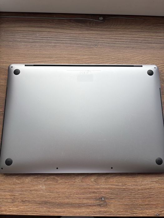 Apple MacBook Pro 16 - Core i7 / 16GB RAM / 500GB SSD / Radeon Pro 5500M