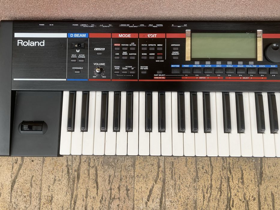 synth Roland Juno-G ( probleme display )